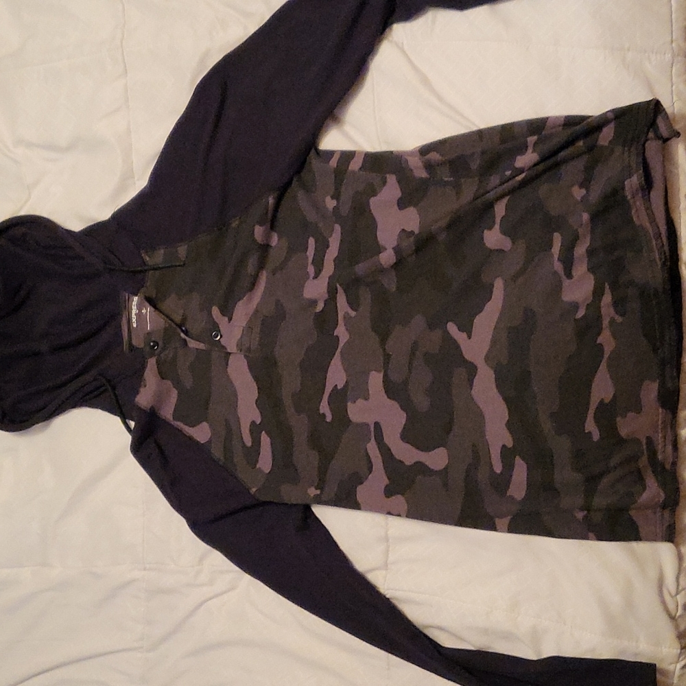 Express Men's SMALL Cameo/Black Hoodie